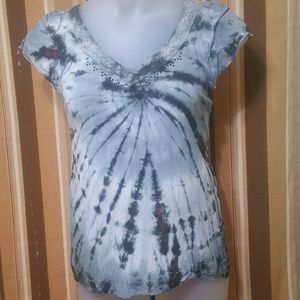 Tagless wonder size Large tie die blouse